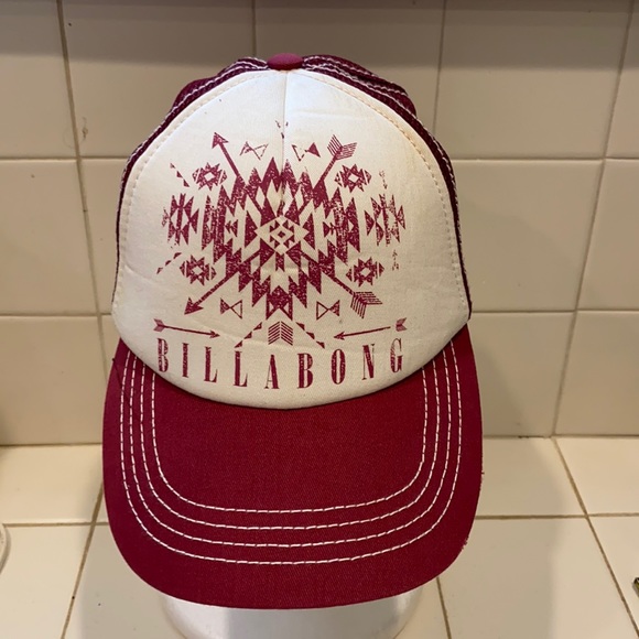 Billabong Other - Billabong baseball style hat distressed in good